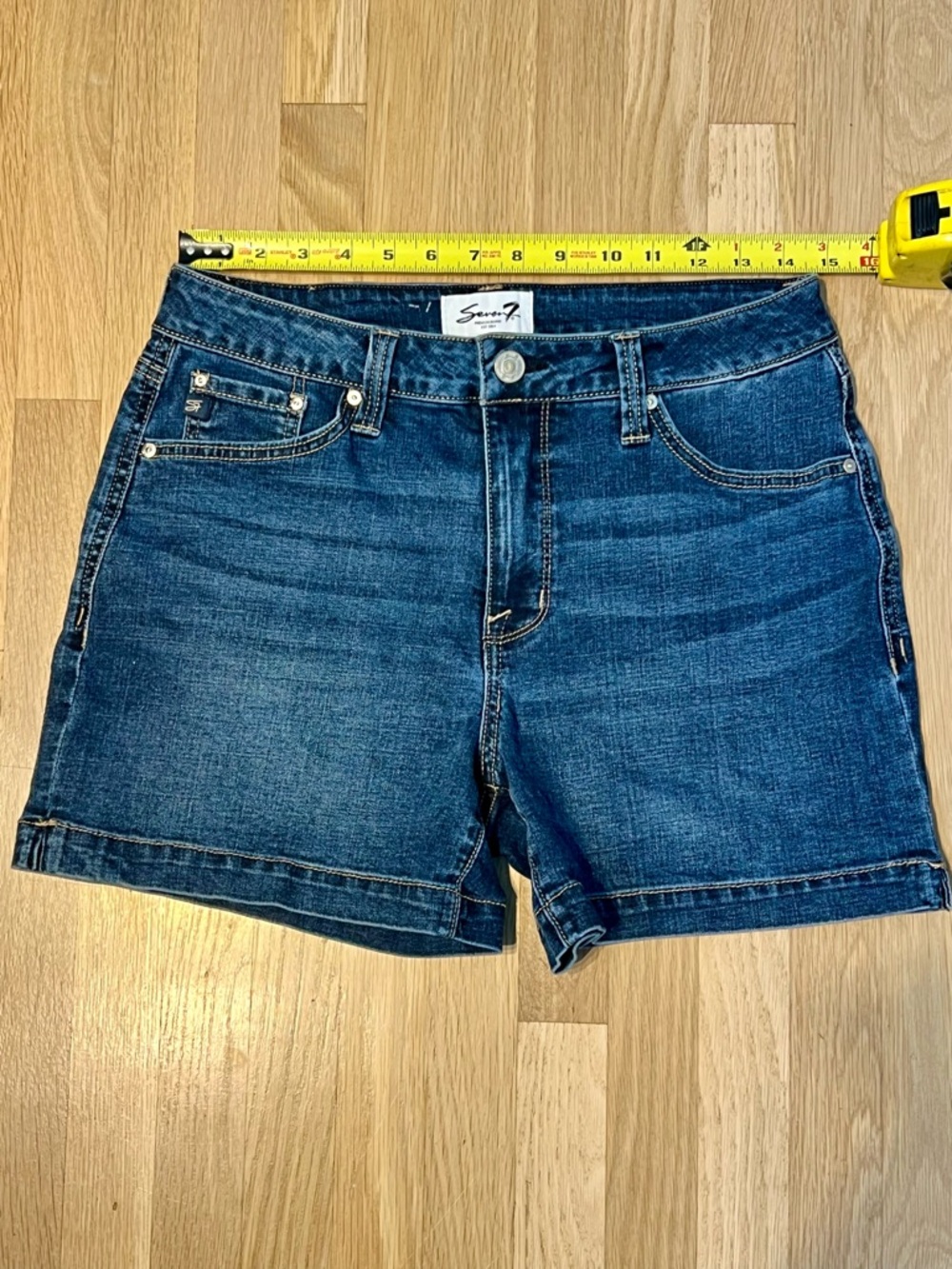 Seven7 High Rise Weekend Shorts Size 6 Dark Wash 4” Inseam Stretch Denim - Picture 11 of 15